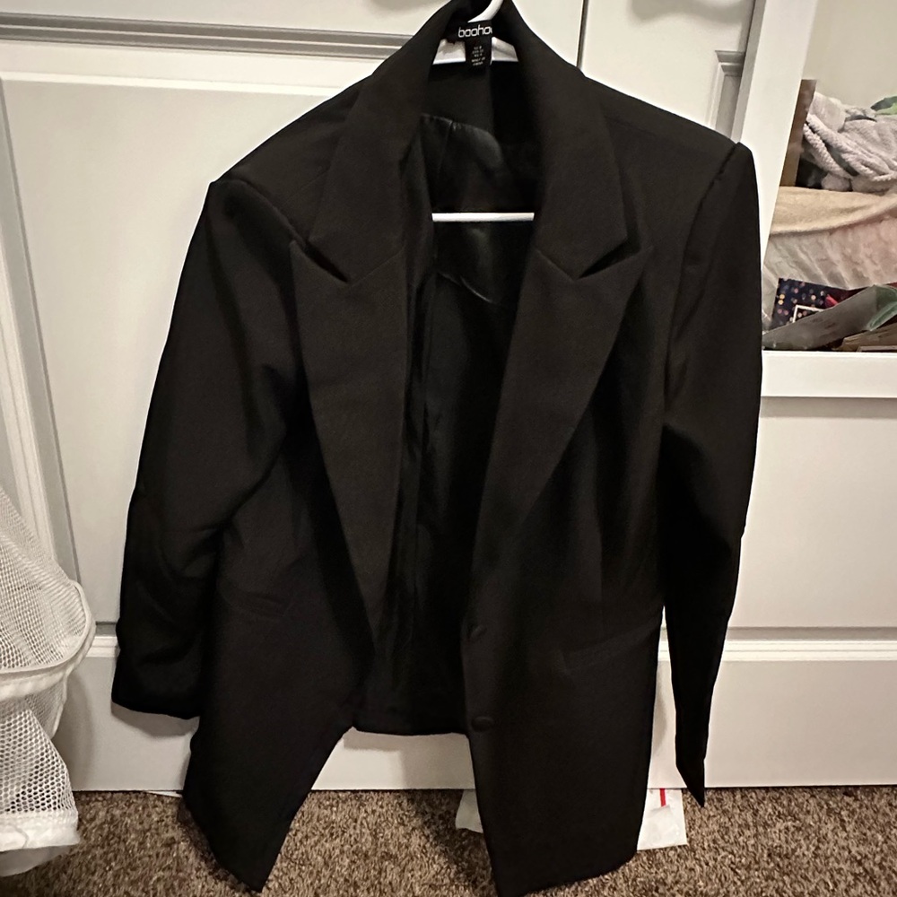 Boohoo women’s black oversized blazer